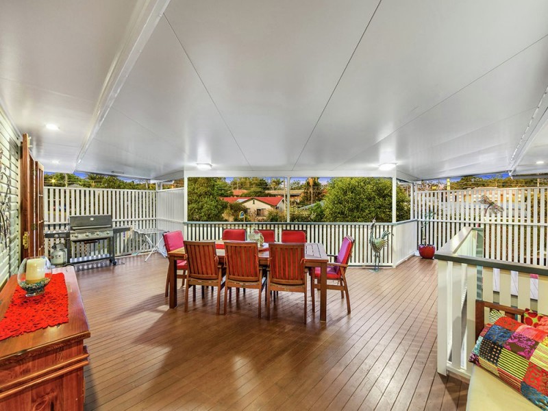 1 Leadale Street, Wynnum West QLD 4178