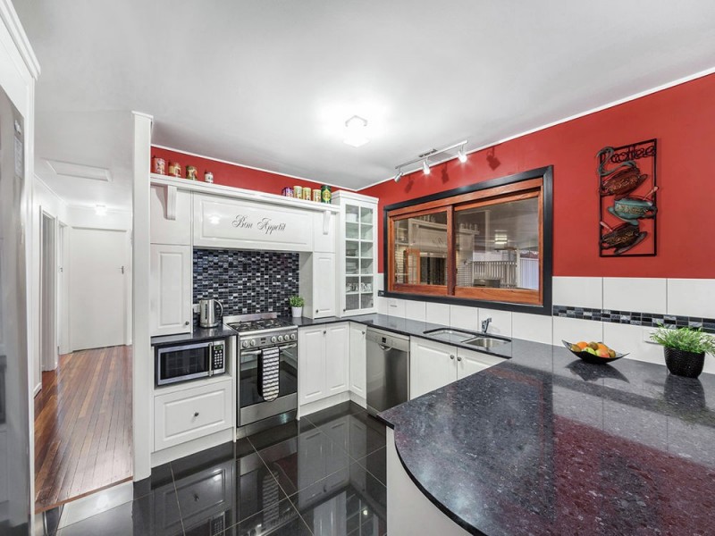 1 Leadale Street, Wynnum West QLD 4178