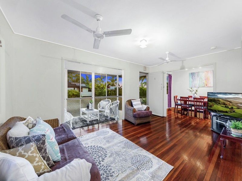 1 Leadale Street, Wynnum West QLD 4178