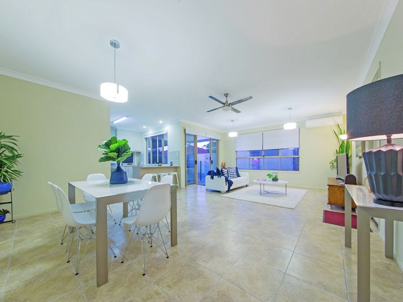 32 Higgs Circuit, Wynnum West QLD 4178