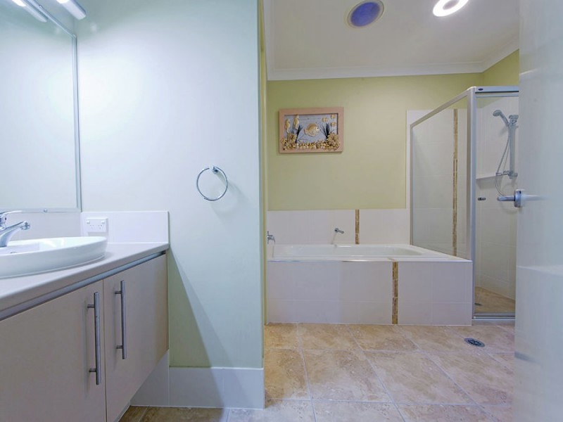 32 Higgs Circuit, Wynnum West QLD 4178