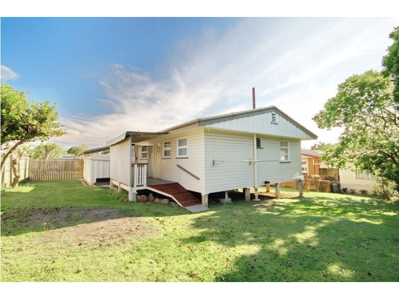 51 Banoon Drive, Wynnum QLD 4178