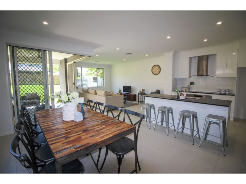 32 Kitchener St, Wynnum QLD 4178