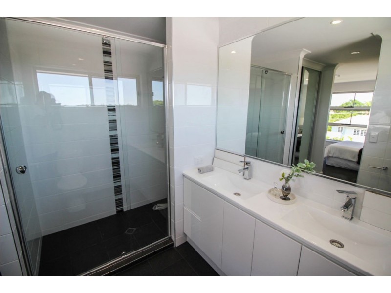 32 Kitchener St, Wynnum QLD 4178