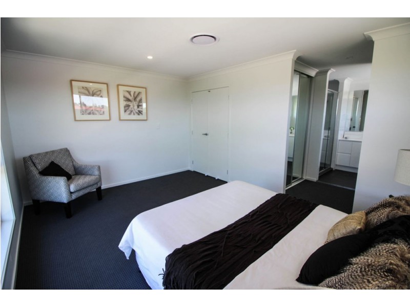 32 Kitchener St, Wynnum QLD 4178