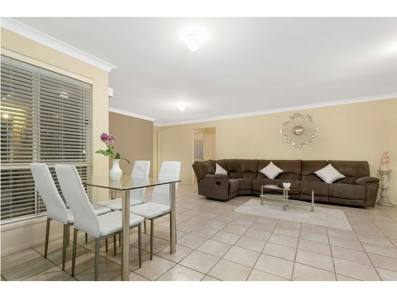 6 Oak Pl, Mackenzie QLD 4156