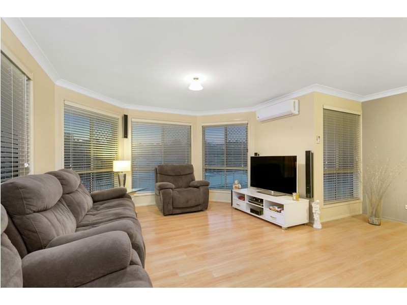 6 Oak Pl, Mackenzie QLD 4156