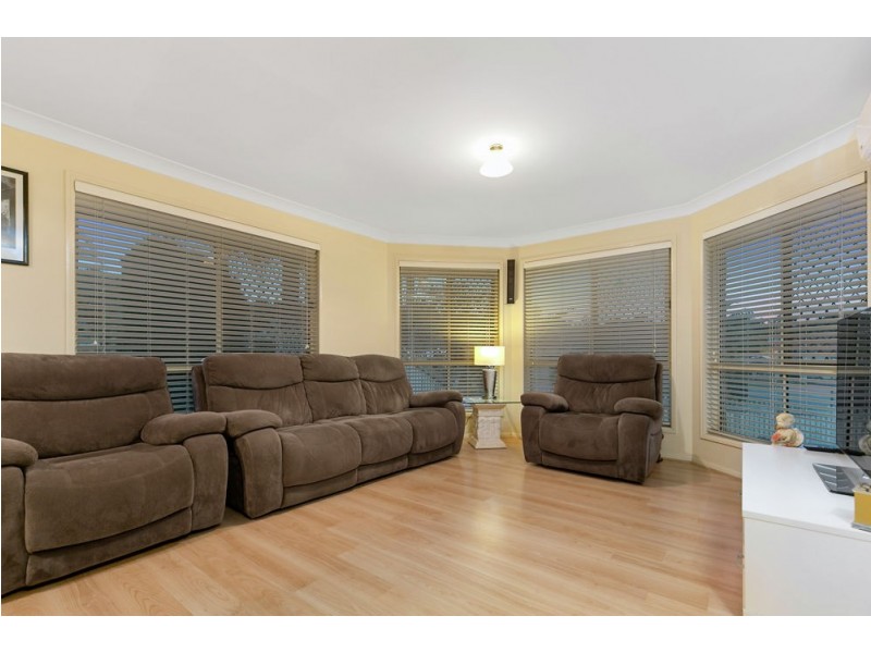 6 Oak Pl, Mackenzie QLD 4156