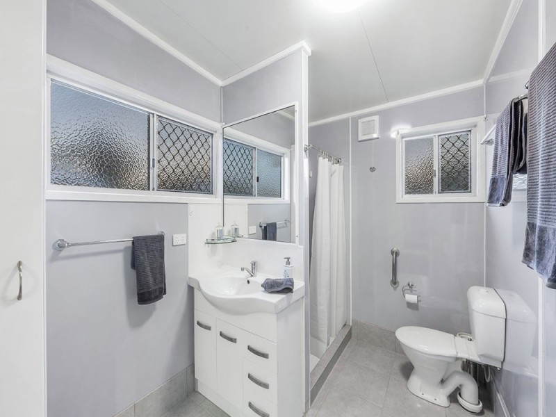 7 Brockworth Street, Wynnum West QLD 4178