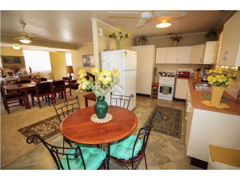 19 Kenmar St, Wynnum West QLD 4178