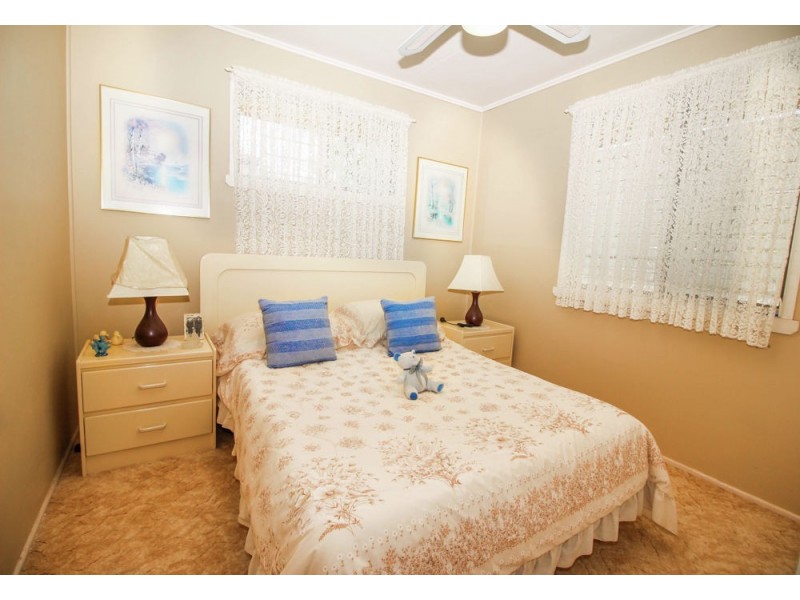 19 Kenmar St, Wynnum West QLD 4178