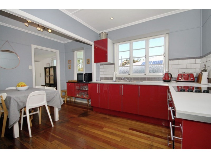 16 Harman Street, Manly QLD 4179