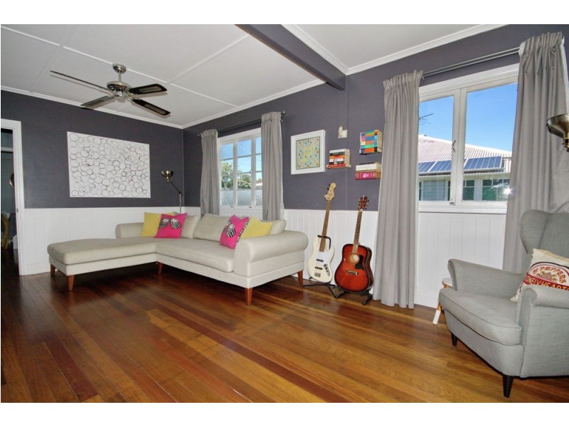 16 Harman Street, Manly QLD 4179