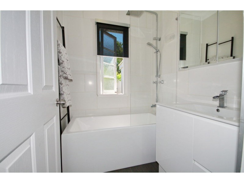 16 Harman Street, Manly QLD 4179