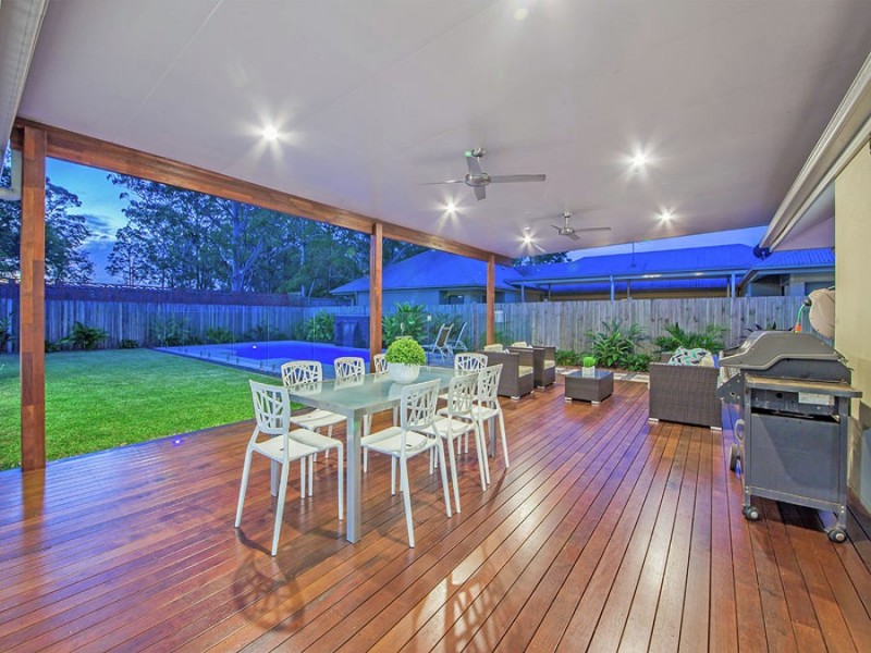 24 Barrington Crescent, Wakerley QLD 4154
