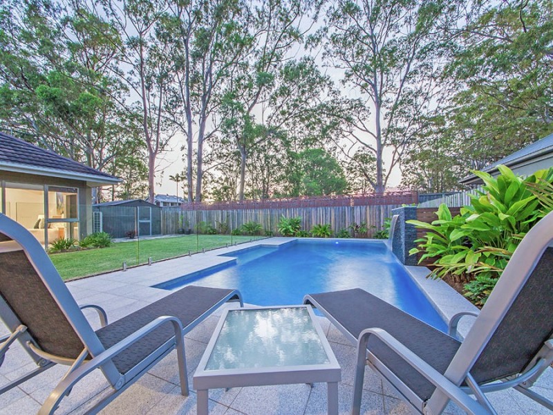 24 Barrington Crescent, Wakerley QLD 4154