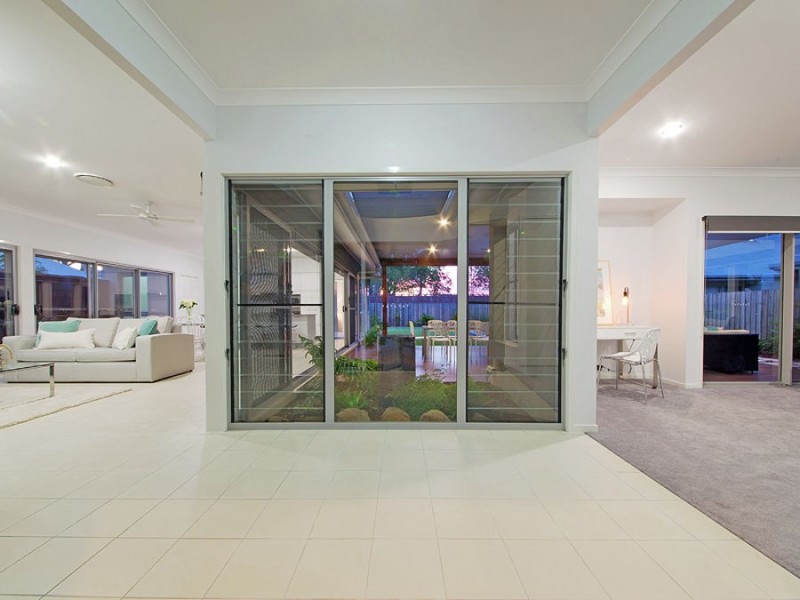 24 Barrington Crescent, Wakerley QLD 4154