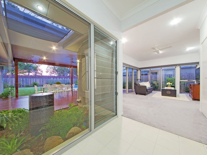 24 Barrington Crescent, Wakerley QLD 4154