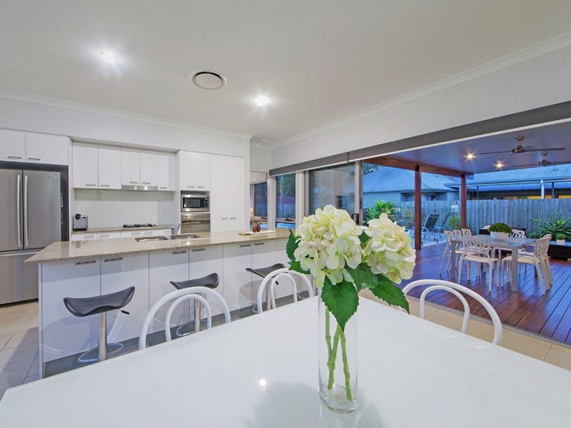 24 Barrington Crescent, Wakerley QLD 4154