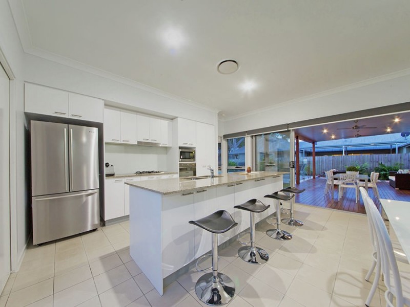 24 Barrington Crescent, Wakerley QLD 4154