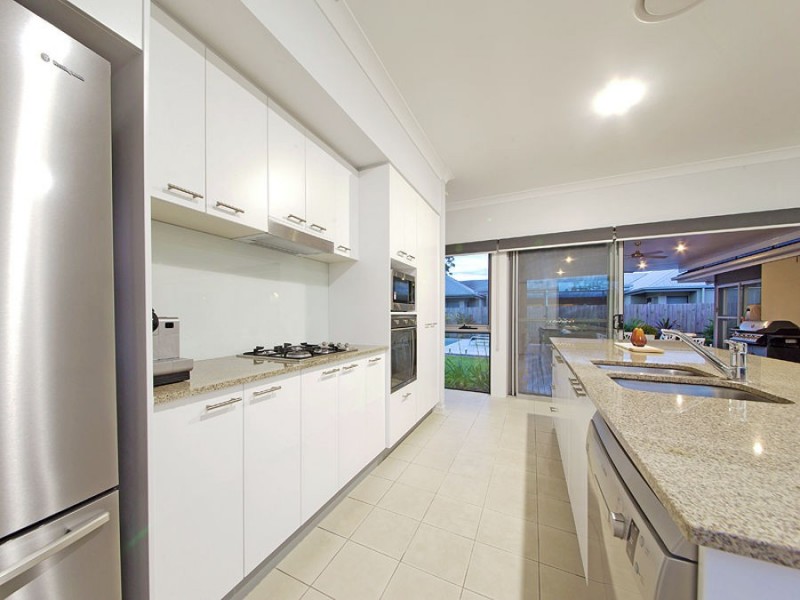 24 Barrington Crescent, Wakerley QLD 4154