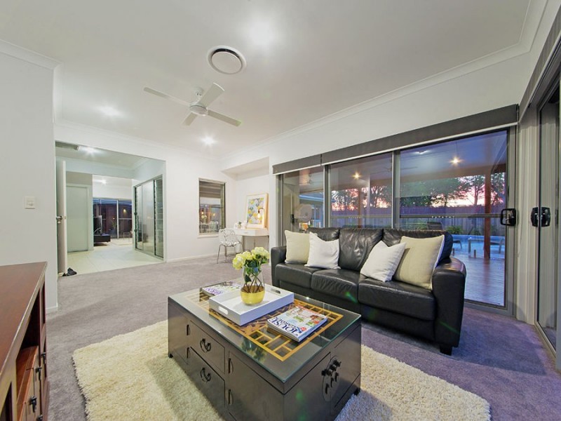 24 Barrington Crescent, Wakerley QLD 4154