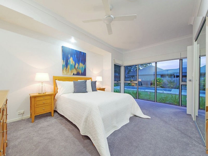 24 Barrington Crescent, Wakerley QLD 4154