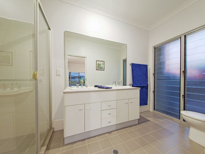 24 Barrington Crescent, Wakerley QLD 4154