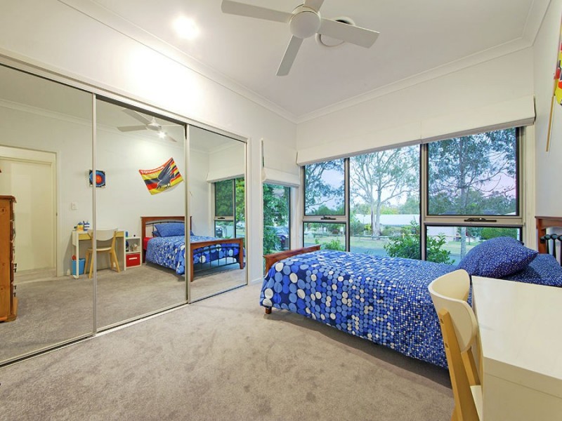 24 Barrington Crescent, Wakerley QLD 4154