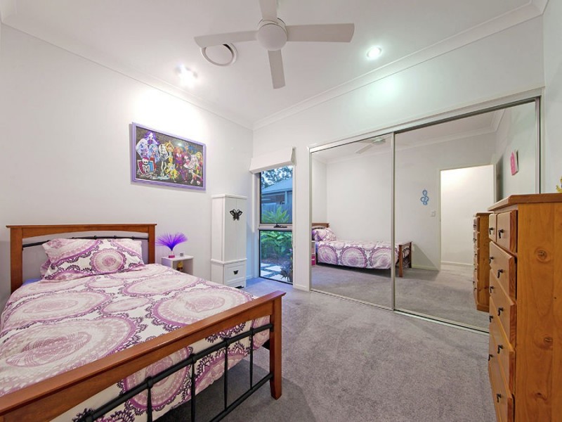 24 Barrington Crescent, Wakerley QLD 4154
