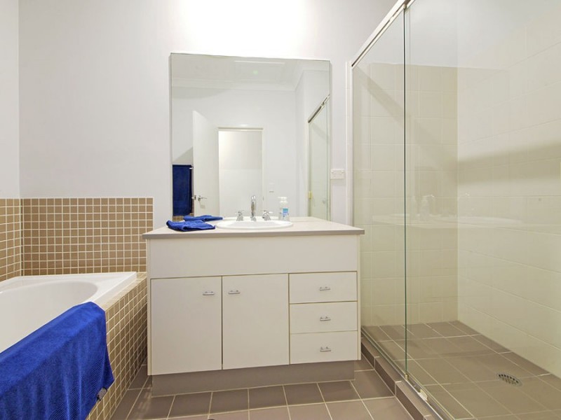 24 Barrington Crescent, Wakerley QLD 4154