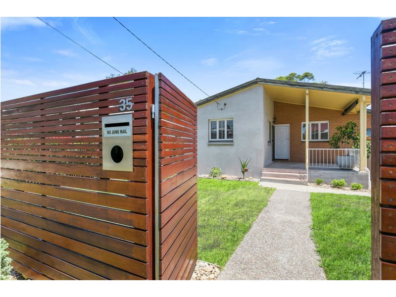 35 Tingalpa Street, Wynnum West QLD 4178