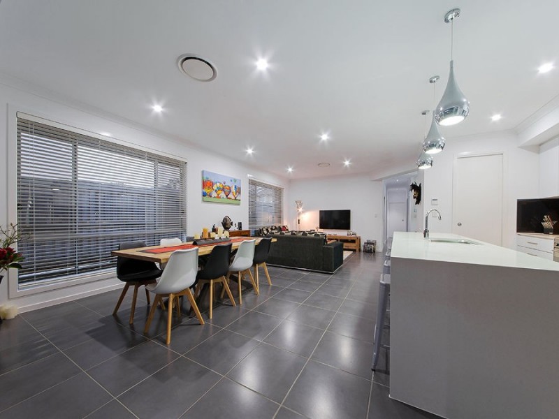 19 Gardenia Place, Wakerley QLD 4154