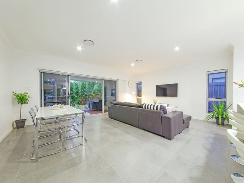 69 Foxwood Circuit, Wakerley QLD 4154