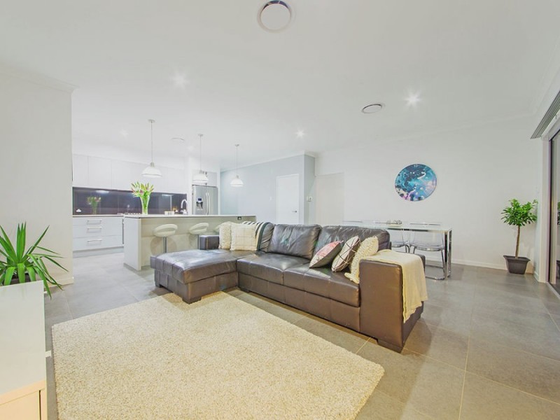 69 Foxwood Circuit, Wakerley QLD 4154