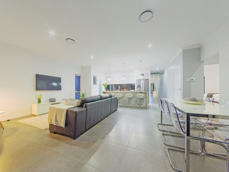 69 Foxwood Circuit, Wakerley QLD 4154