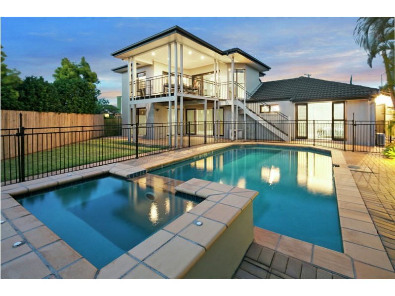20 Banoon Drive, Wynnum QLD 4178