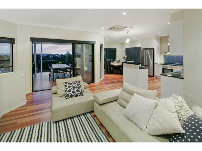 20 Banoon Drive, Wynnum QLD 4178