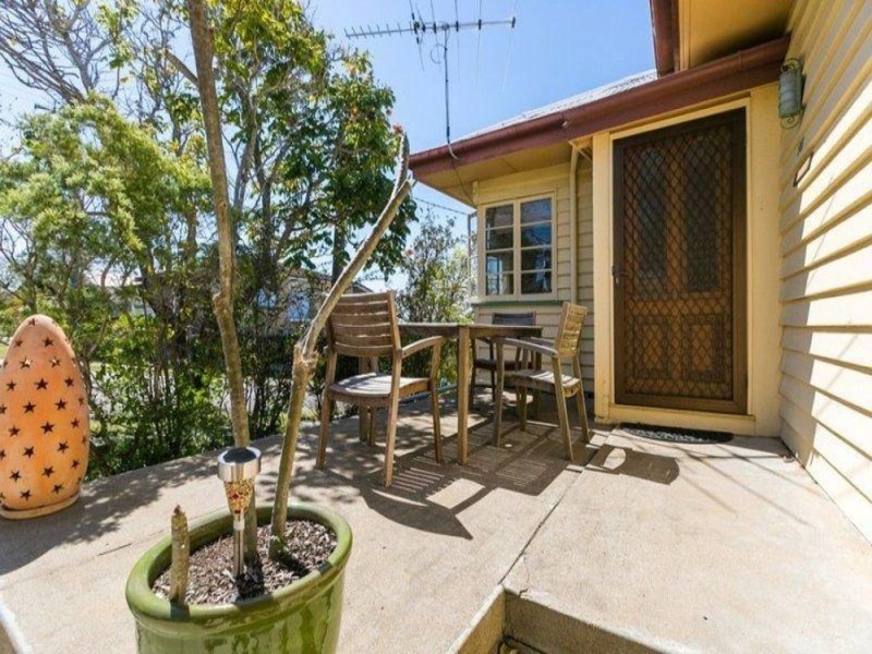 96 Carlton Terrace, Manly QLD 4179