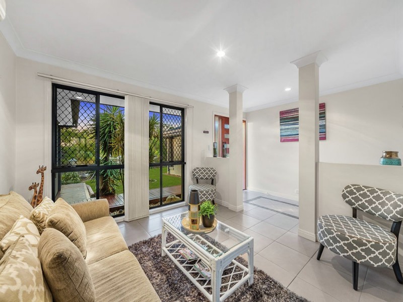 4 Jagarra Place, Sinnamon Park QLD 4073