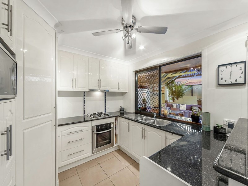 4 Jagarra Place, Sinnamon Park QLD 4073