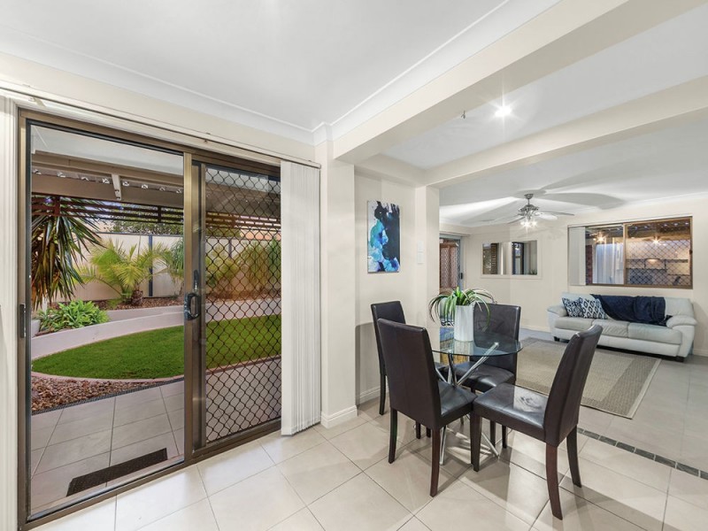 4 Jagarra Place, Sinnamon Park QLD 4073