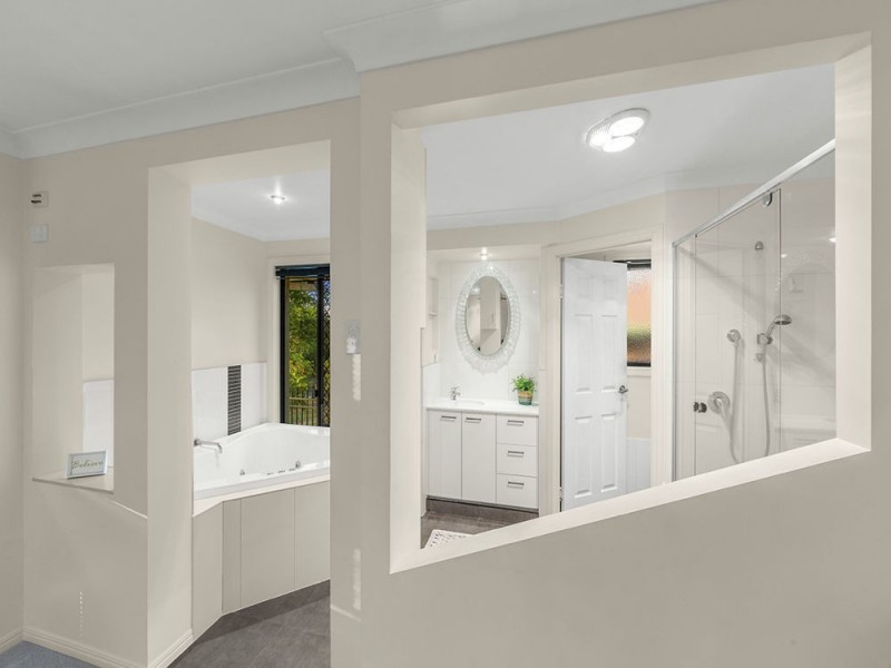 4 Jagarra Place, Sinnamon Park QLD 4073