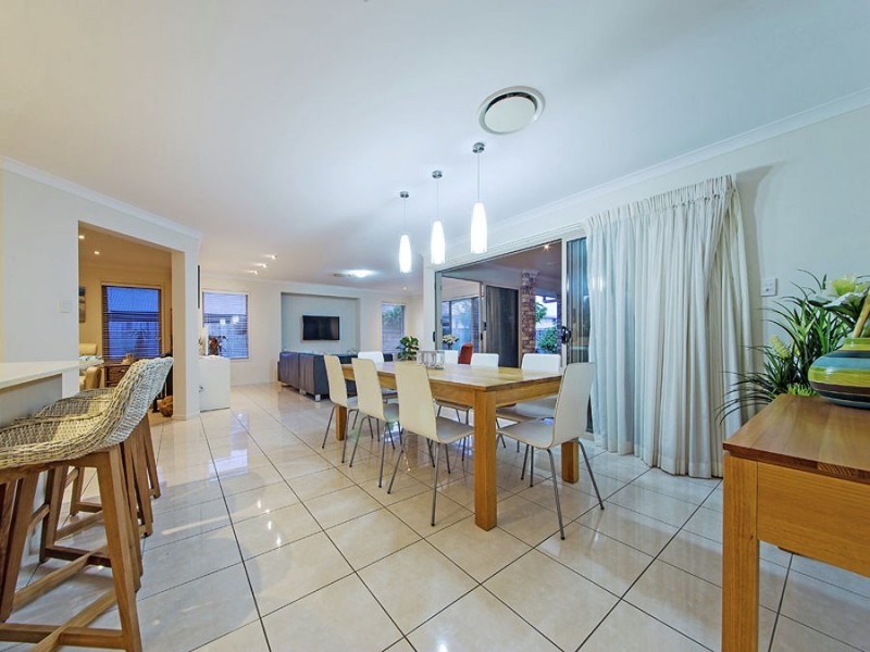 12 Blue Gum Place, Wakerley QLD 4154