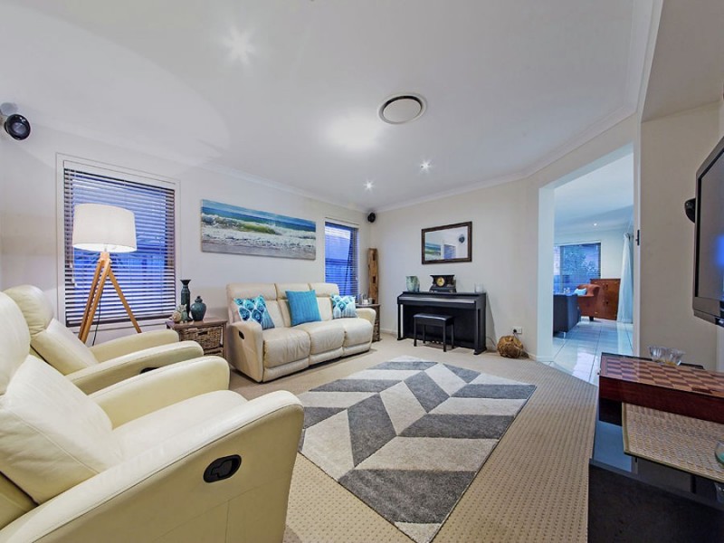 12 Blue Gum Place, Wakerley QLD 4154