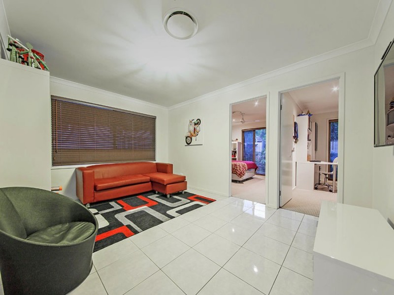 12 Blue Gum Place, Wakerley QLD 4154