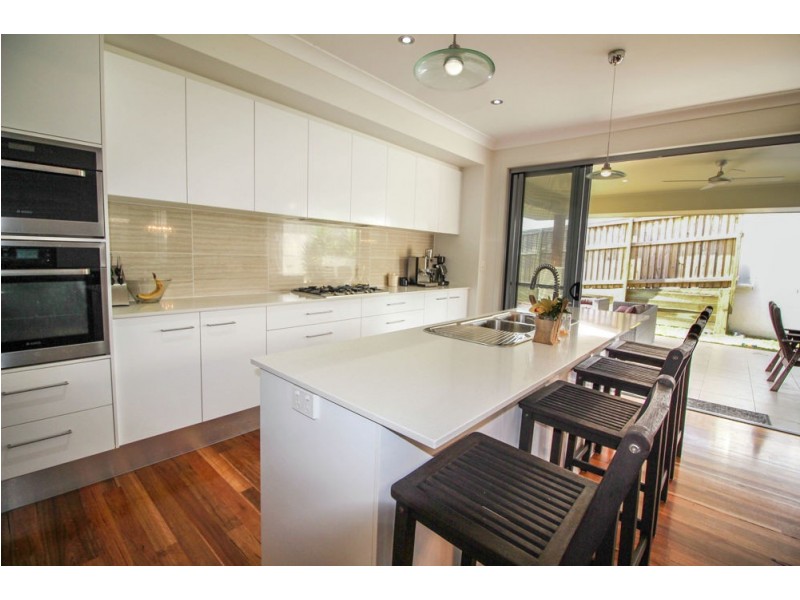 1 Freesia Court, Gumdale QLD 4154