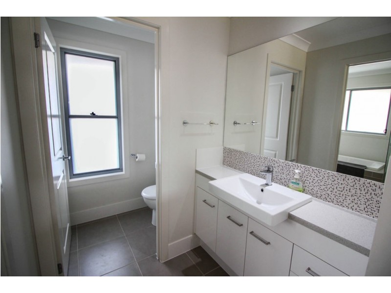 1 Freesia Court, Gumdale QLD 4154