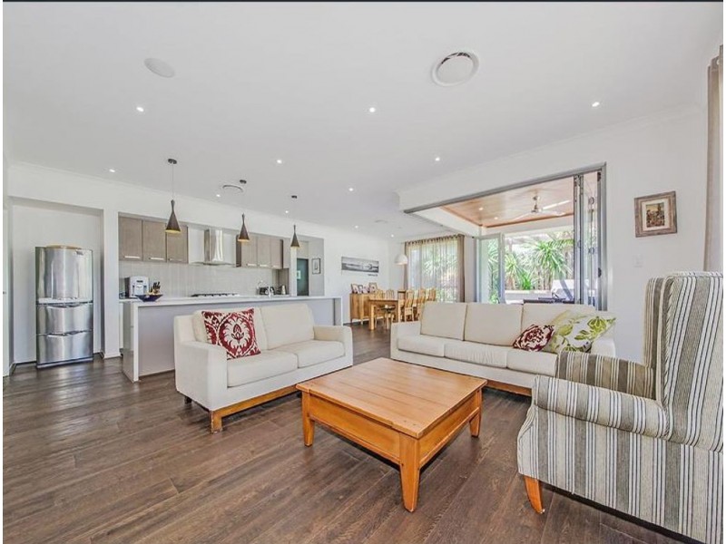 18 Clive Road, Birkdale QLD 4159