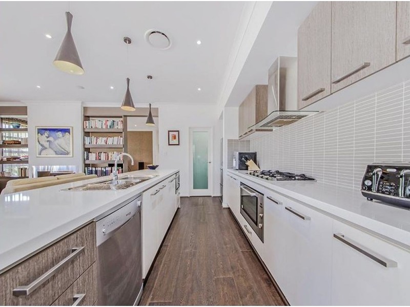 18 Clive Road, Birkdale QLD 4159